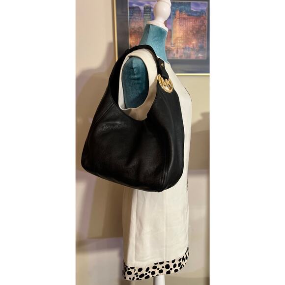 Stylish black, Michael Kors shoulder bag
Excellent condition - Picture 2 of 12